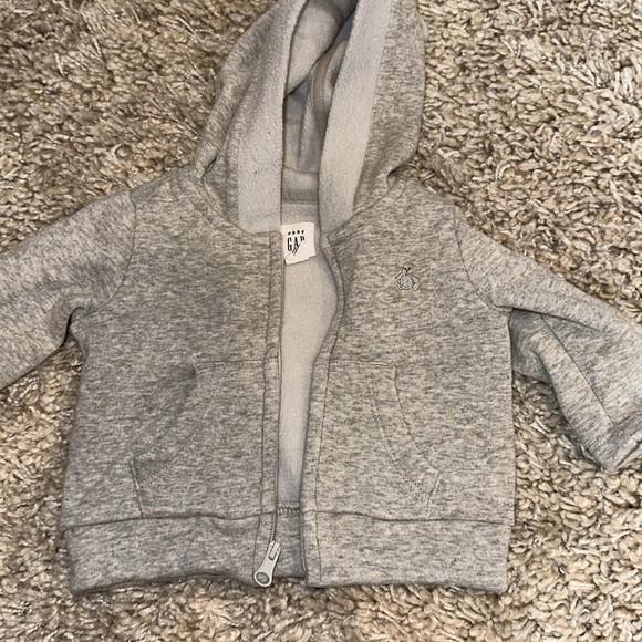 Baby Gap 0-3 mo grey fleece lines zip up hoodie and sweatpants - Picture 4 of 5